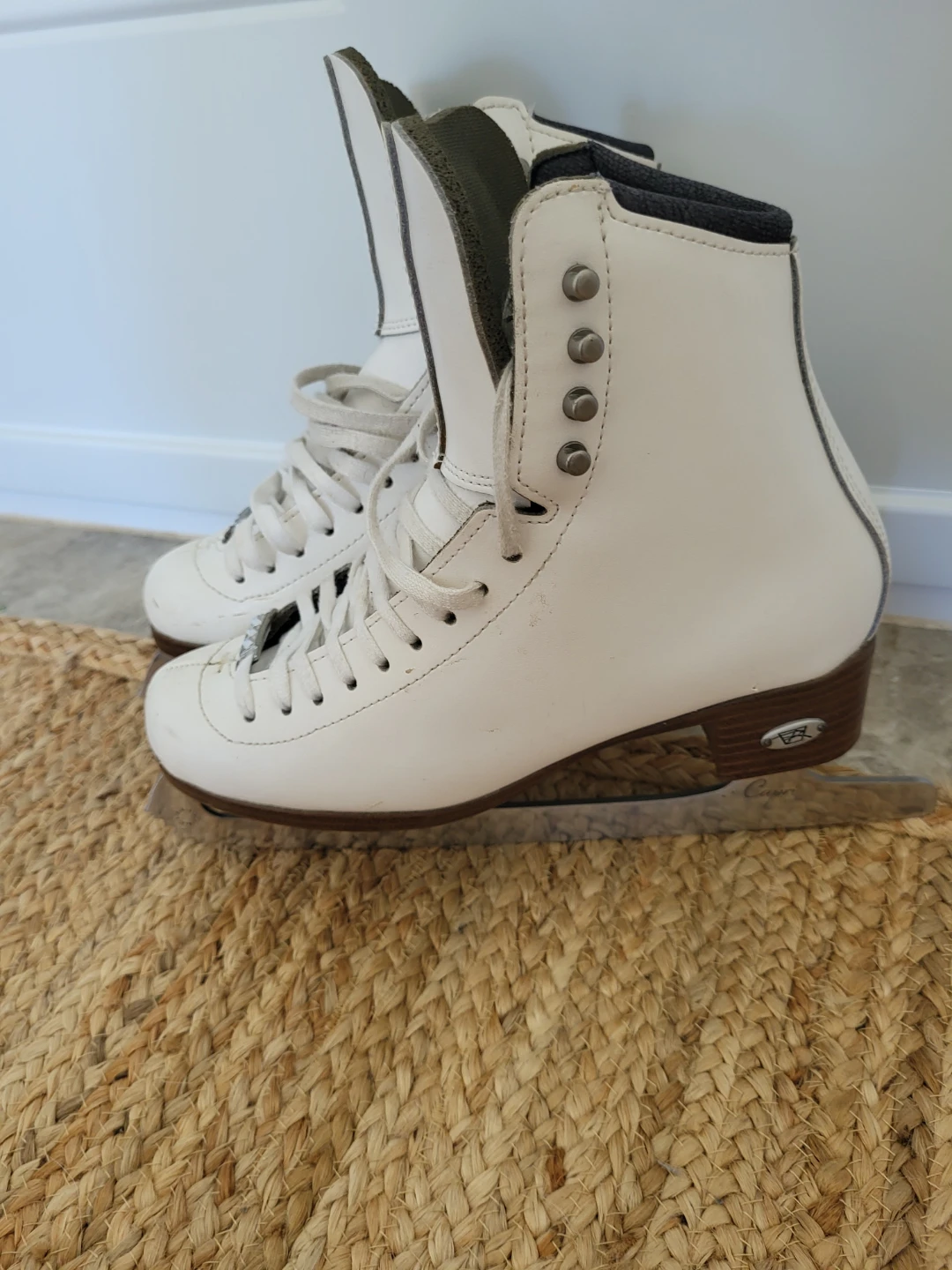 Riedell Diamond Figure Skates - White - Size 4 - photo 2