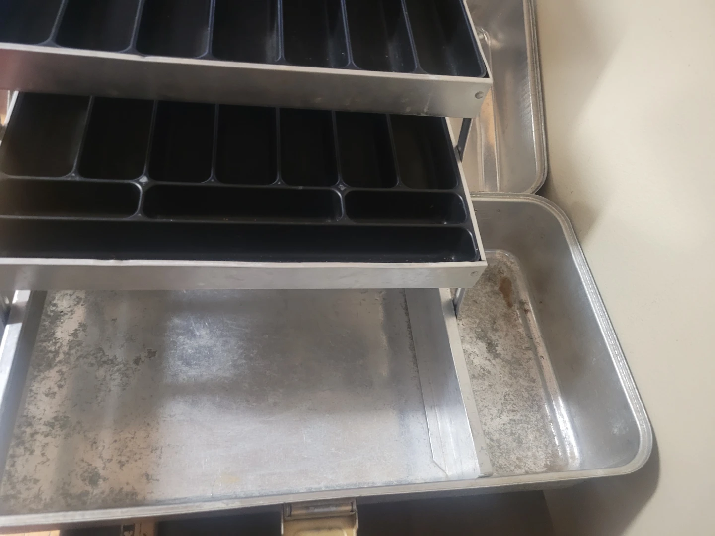 vintage Umco 204 A 3 Trays Aluminum Fishing Tackle Box - photo 3