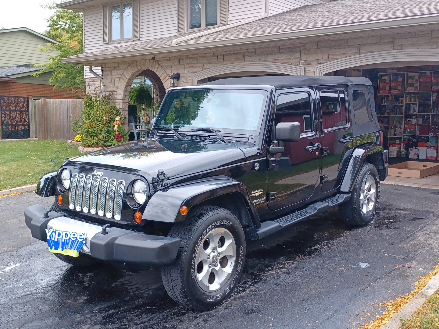 Black Jeep Wrangler Unlimited Sahara 4x4 - photo 2