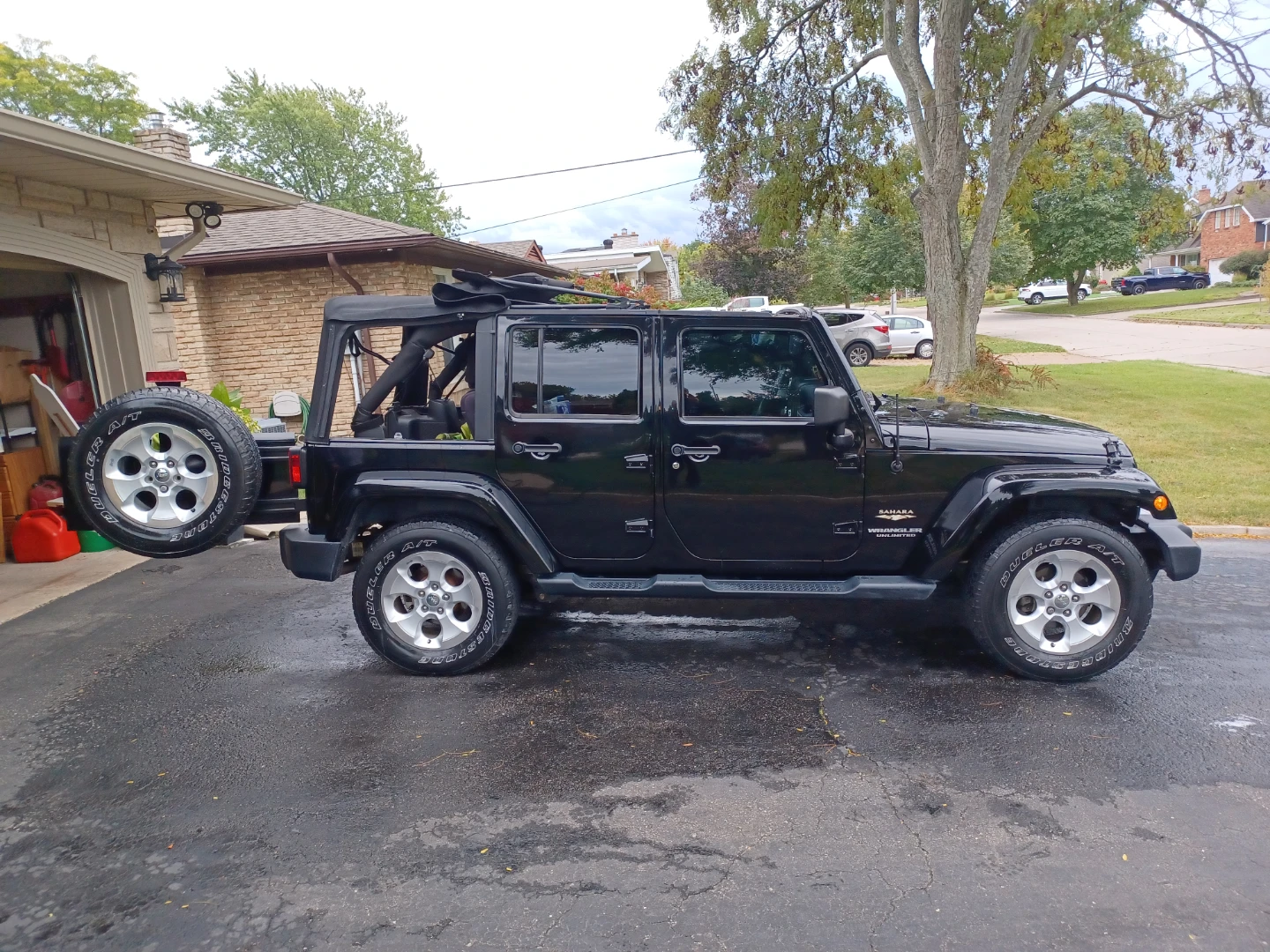 Black Jeep Wrangler Unlimited Sahara 4x4 - photo 3