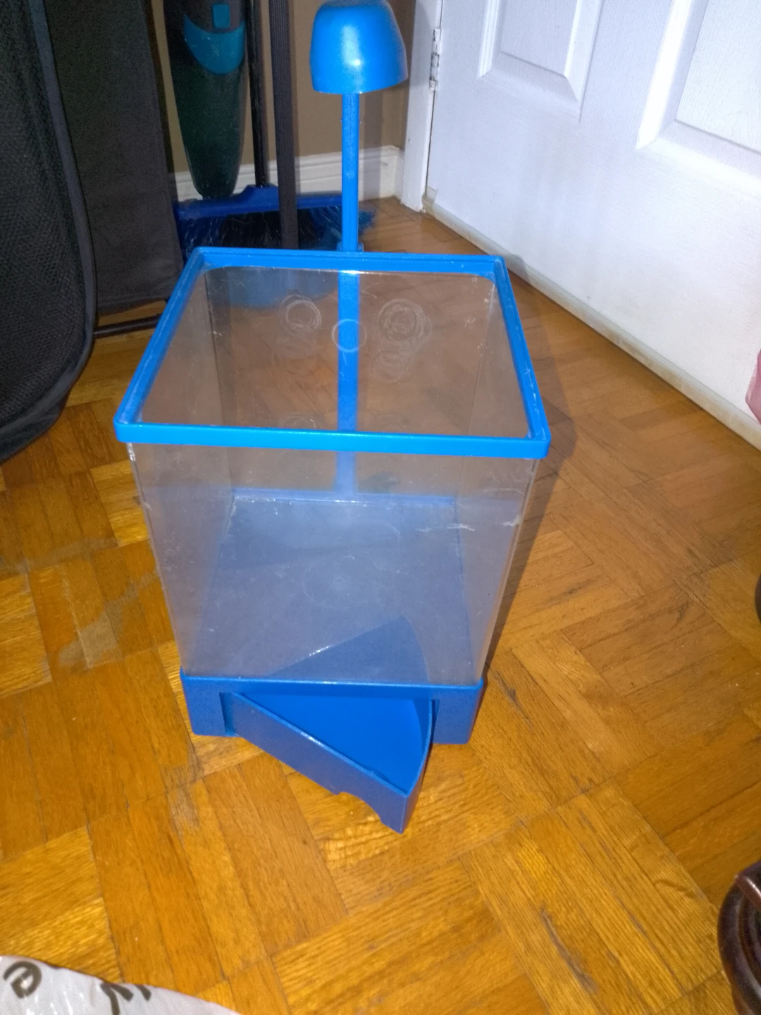Clear plastic acrylic fish tank