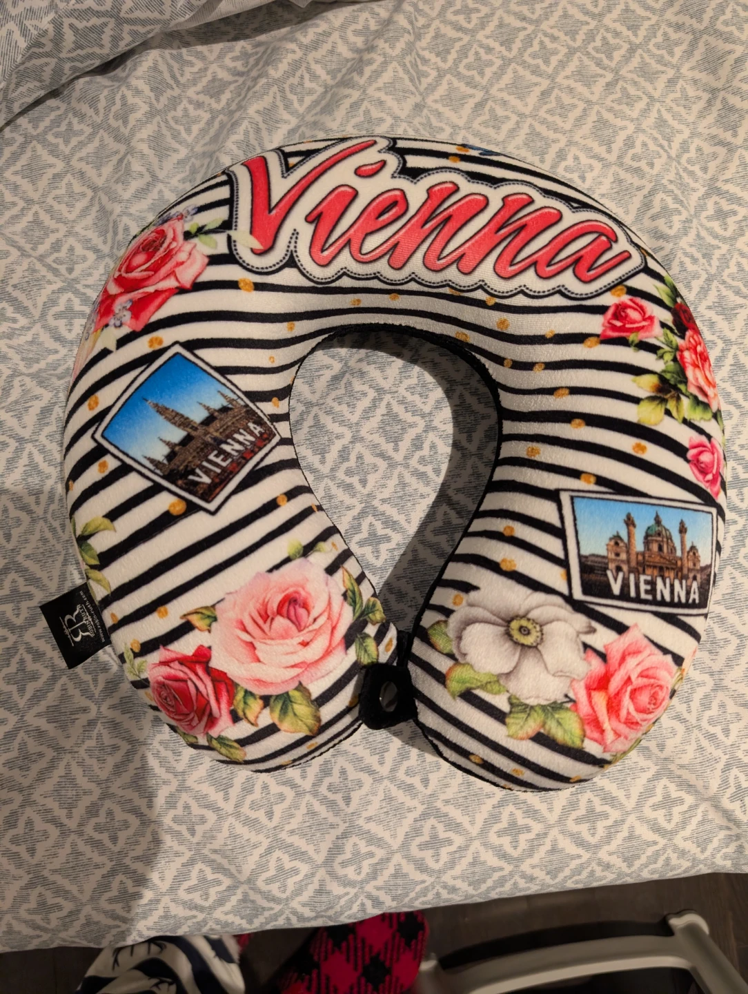 Vienna Travel Neck Pillow - photo 2