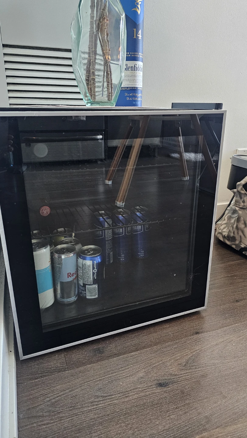 Frigidaire 60 Can Beverage Cooler - photo 3