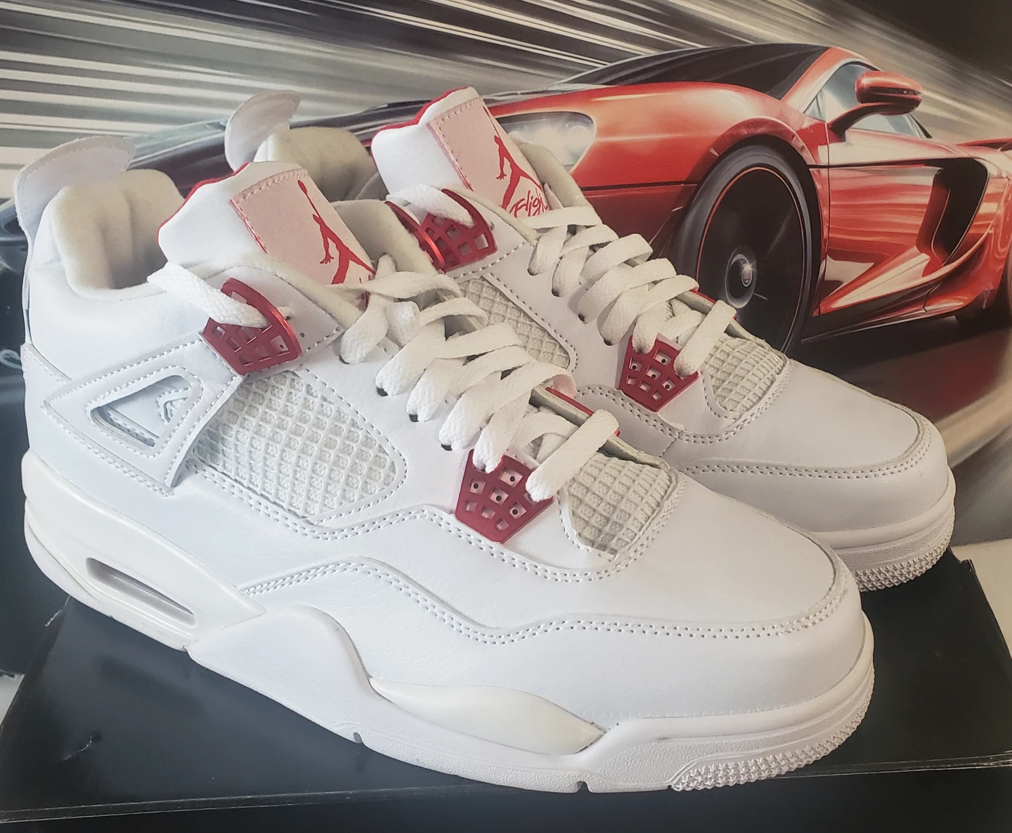 Brand new Jordan 4 Metallic Red Size 9.5 Comes with box