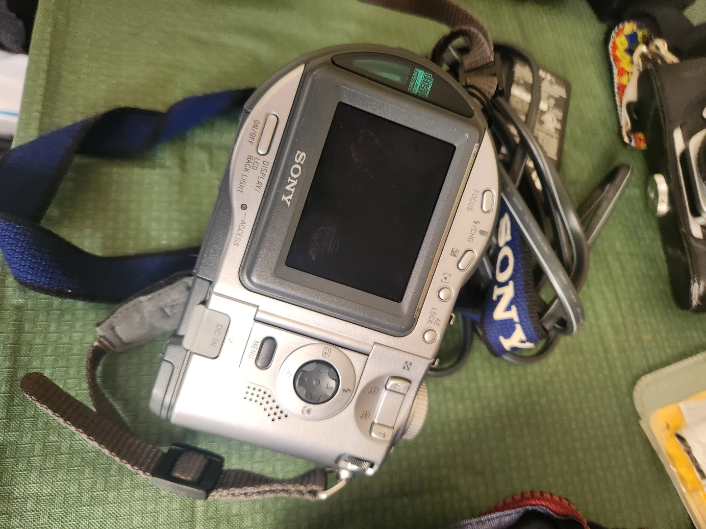 Sony DSC-P200 Cyber-shot Digital Camera