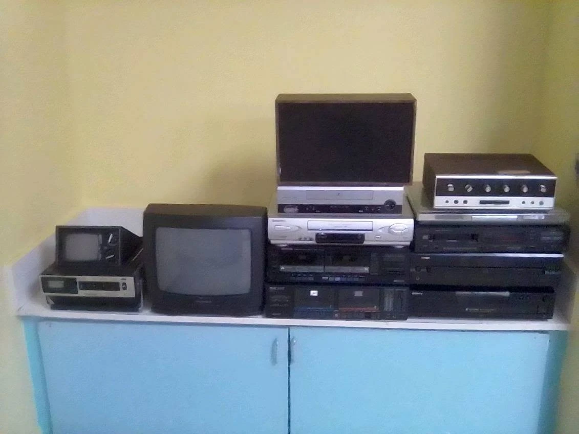 FREE VINTAGE ELECTRONICS EVERYTHING MUST GO NO CHERRY PICKING!