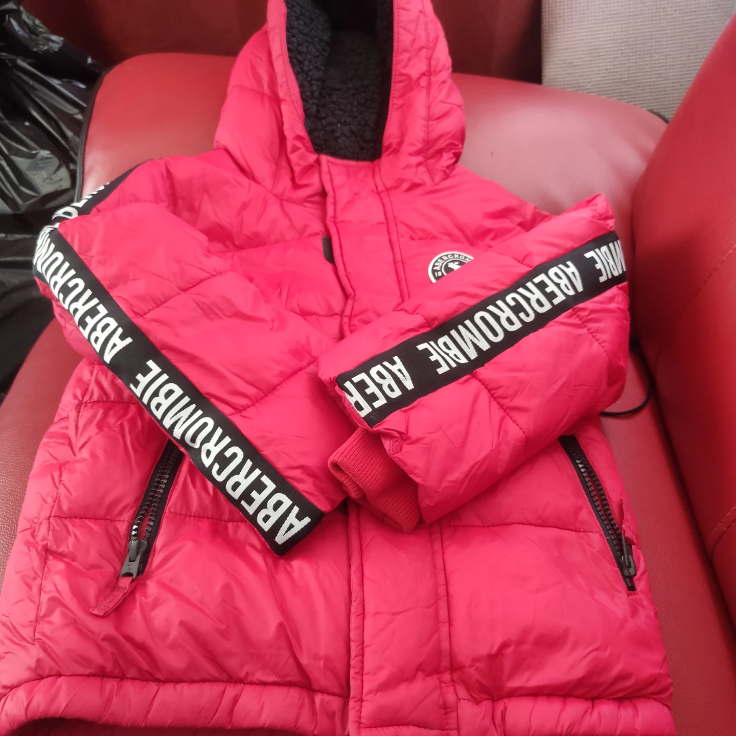MOS:Abercrombie Kids Puffer Jacket Red Size 5/6