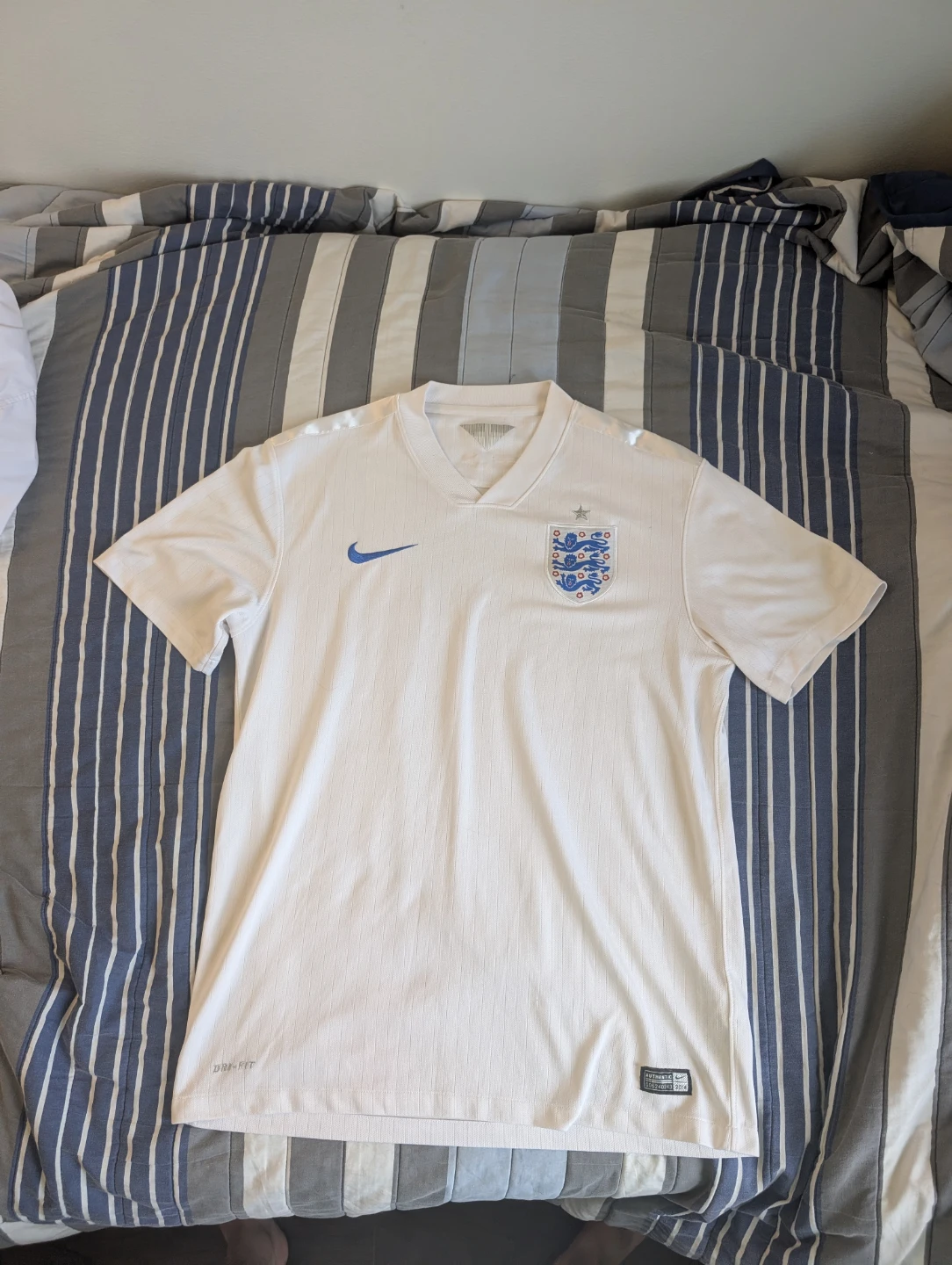 Nike England National Football Team Jersey 2014/15 -  Medium - photo 2