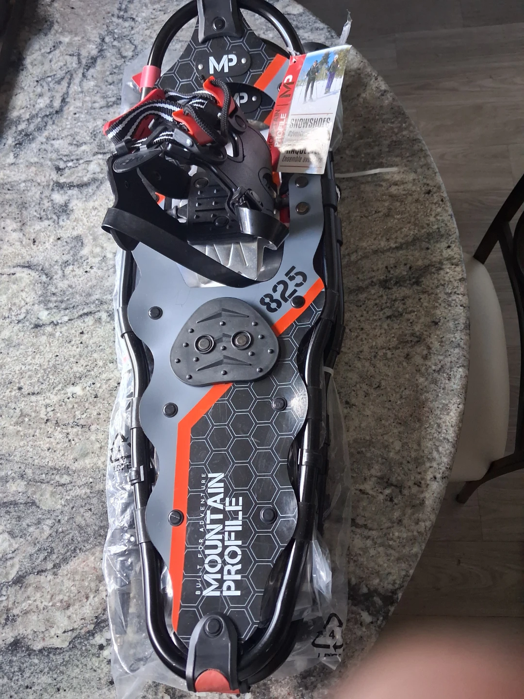 MP Mountain Profile Snowshoes 825 with Trekking Poles