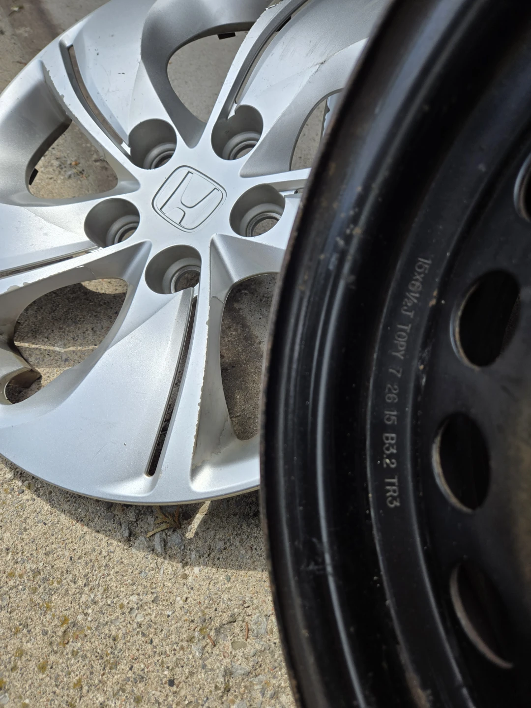 Honda  Civic OEM 15 Inches wheels and  Caps (4) $190 - photo 3