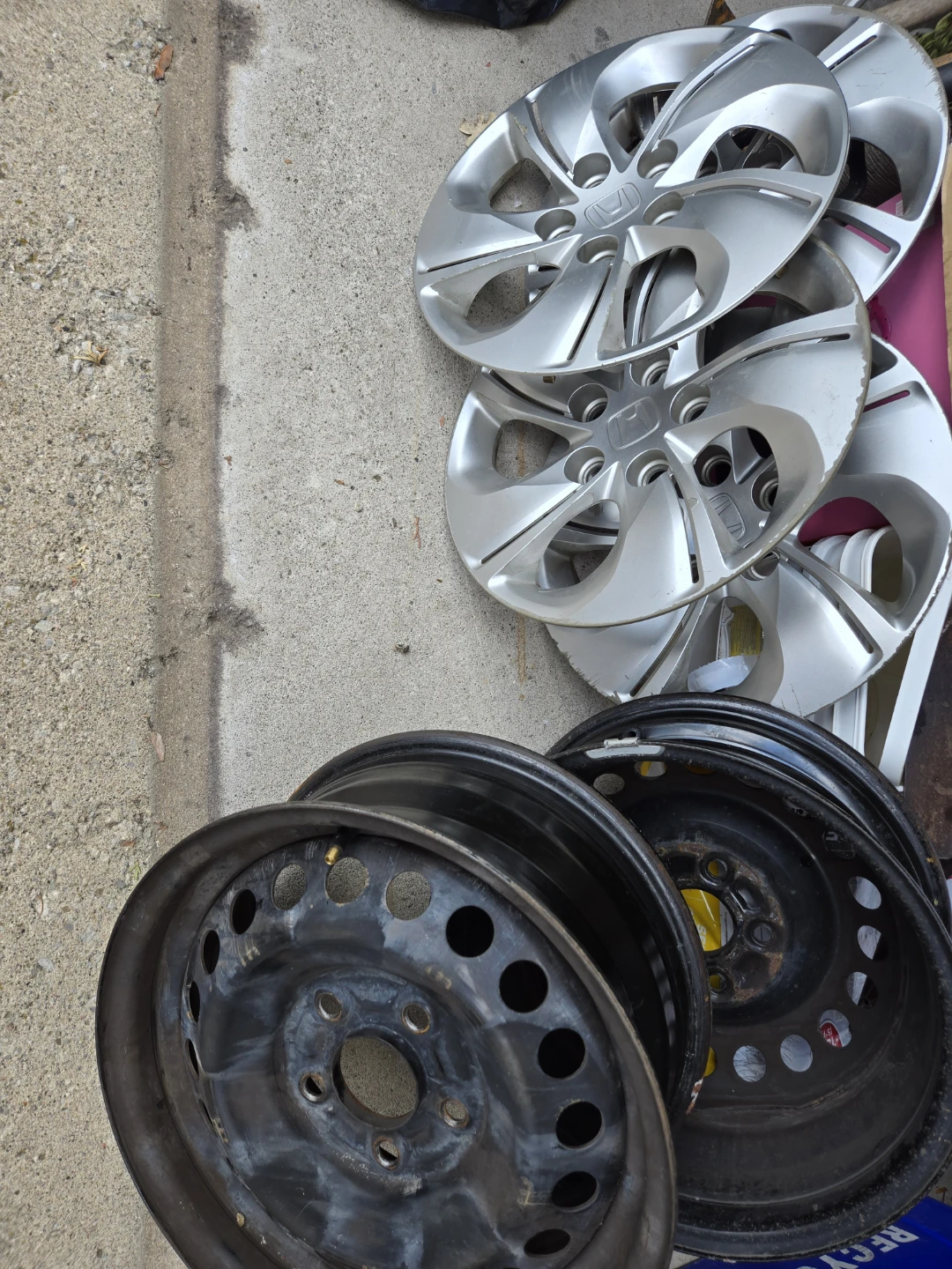 Honda  Civic OEM 15 Inches wheels and  Caps (4) $190 - photo 4