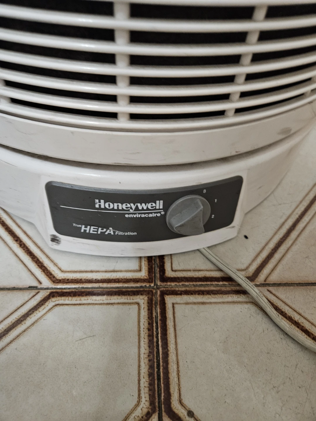 Large honeywell Air purifier - photo 2