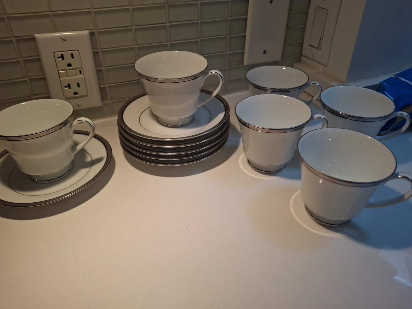 Cups & saucers - set of 6 - Renwick Platinum