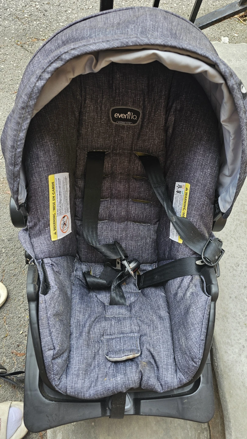 Evenflo Infant Car Seat with Base - photo 2