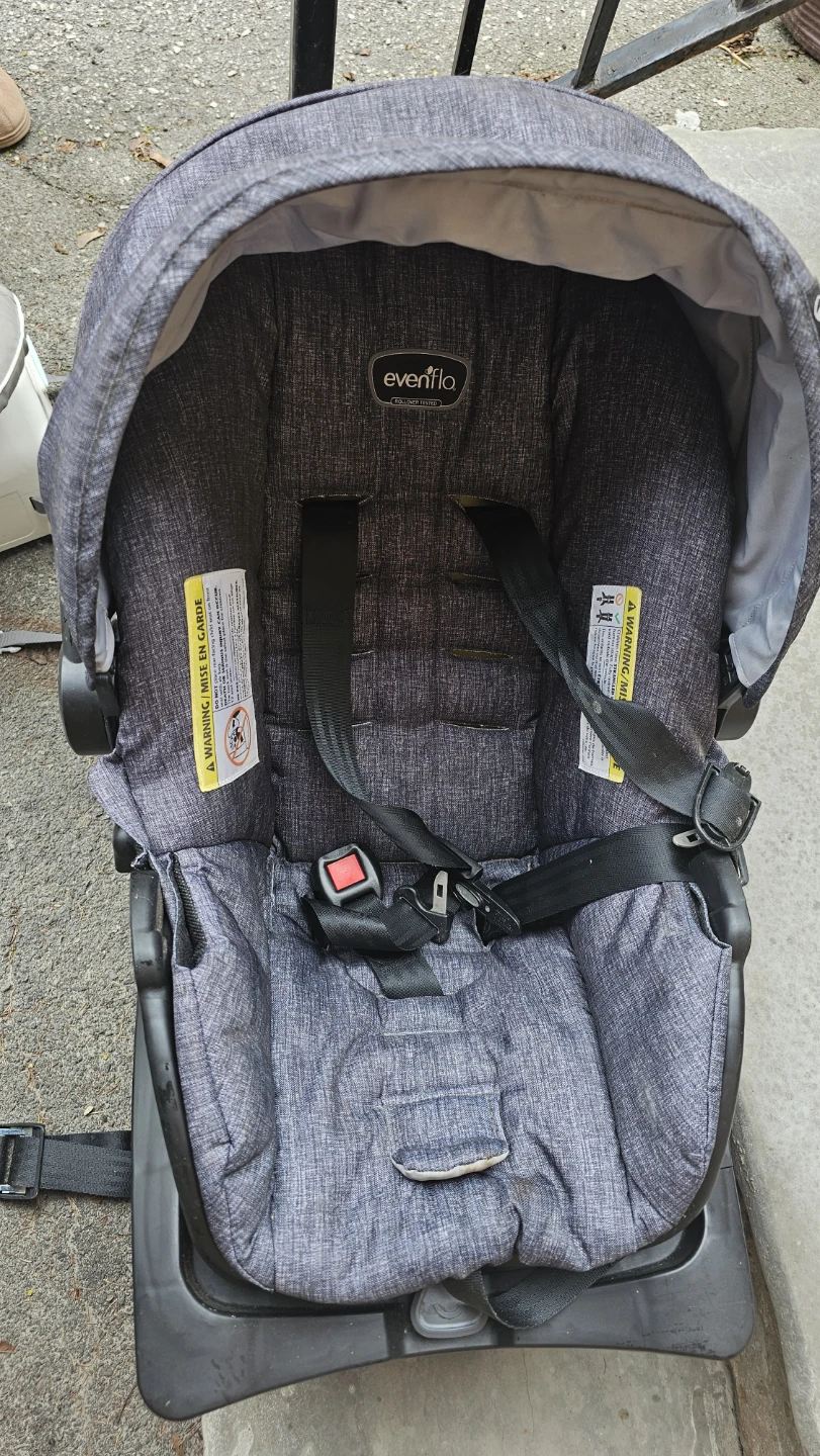 Evenflo Infant Car Seat with Base - photo 3
