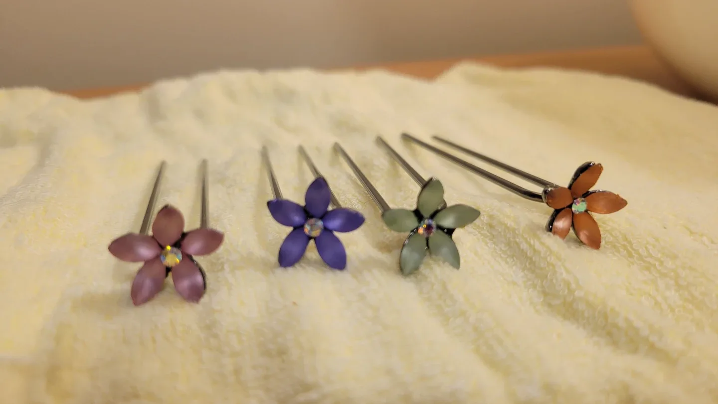 Set of 4 Flower Hair Pins - photo 2