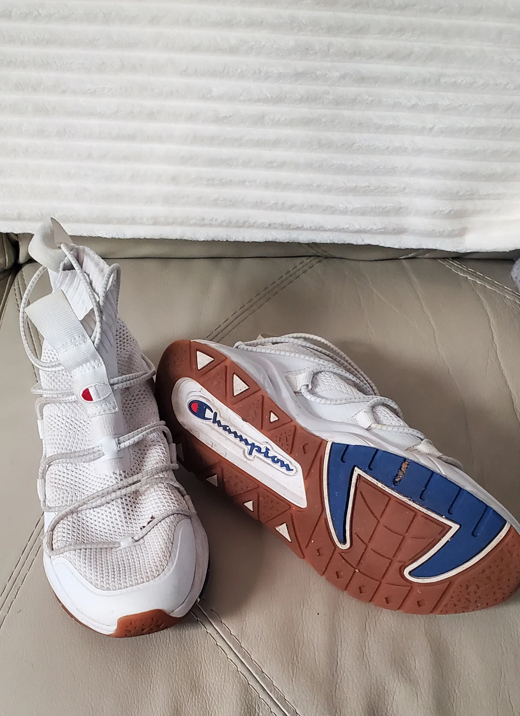 Incredible price form$25-45  for runners and sandals - photo 2