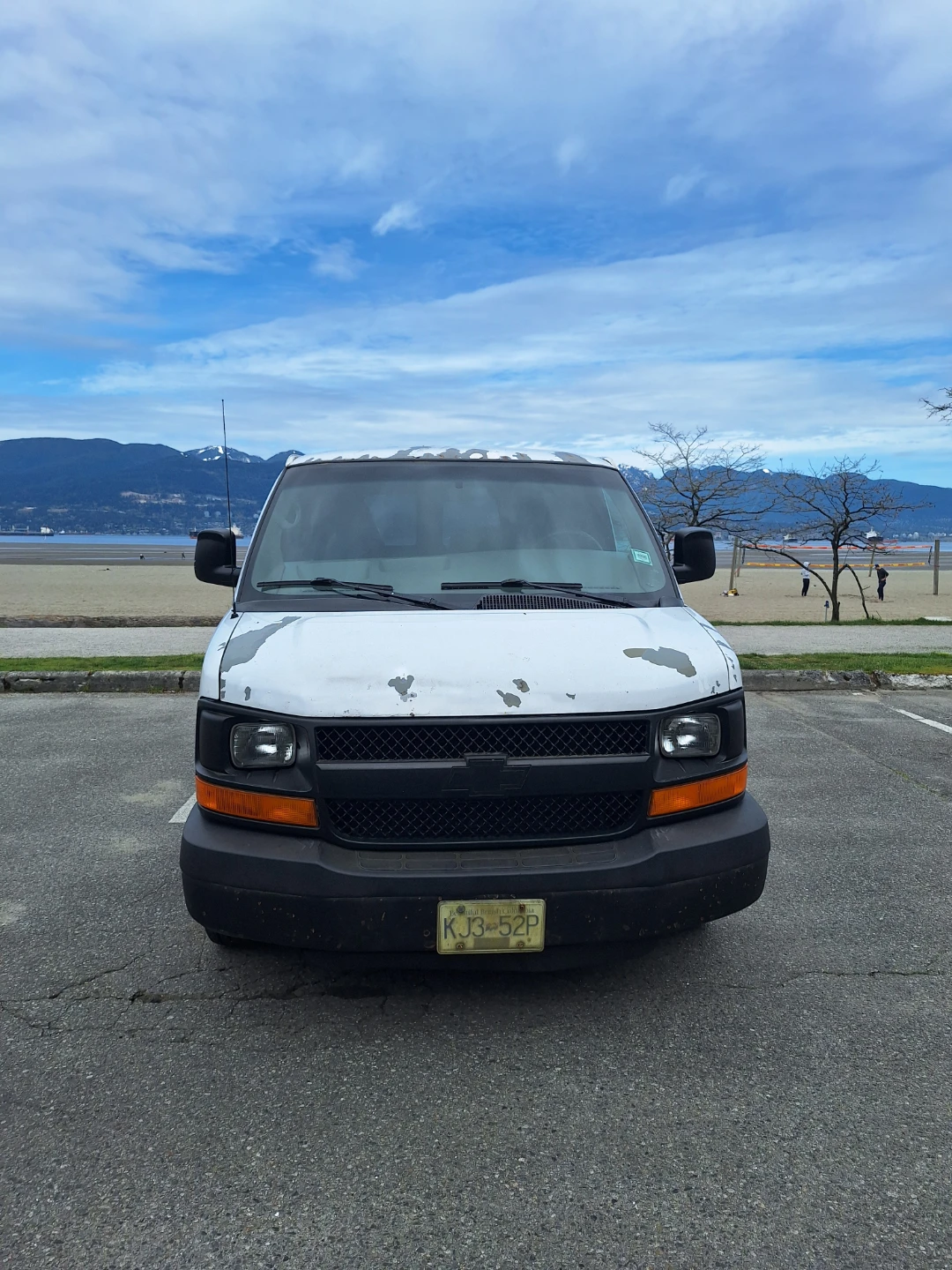 White Chevrolet Express Cargo Van 2005 - photo 2