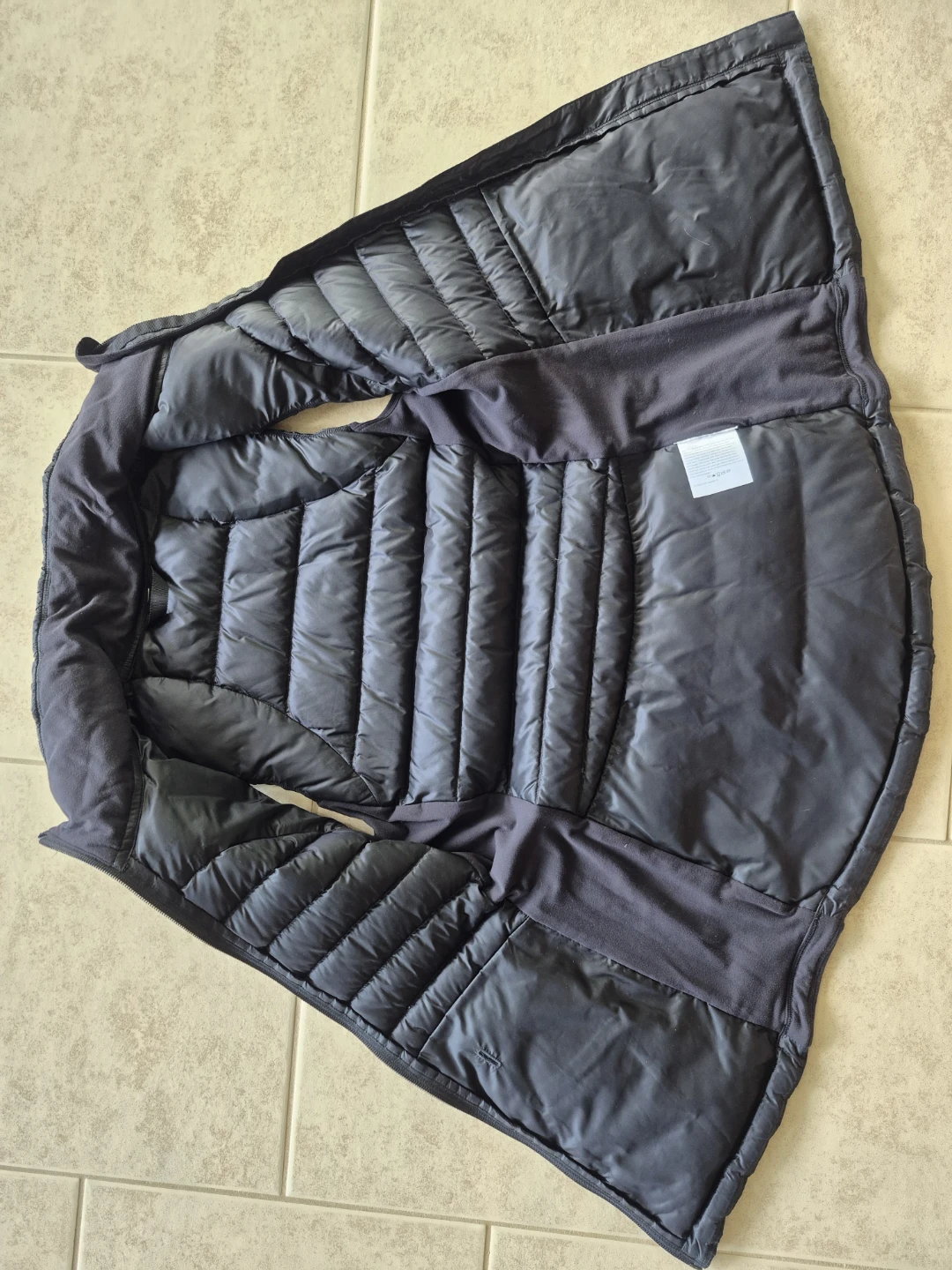 Lululemon Down Vest Black Women's Size 6 - photo 2