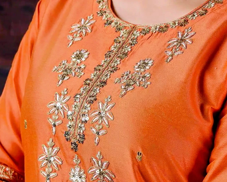 Orange embroidered kurta and sharara set - photo 4