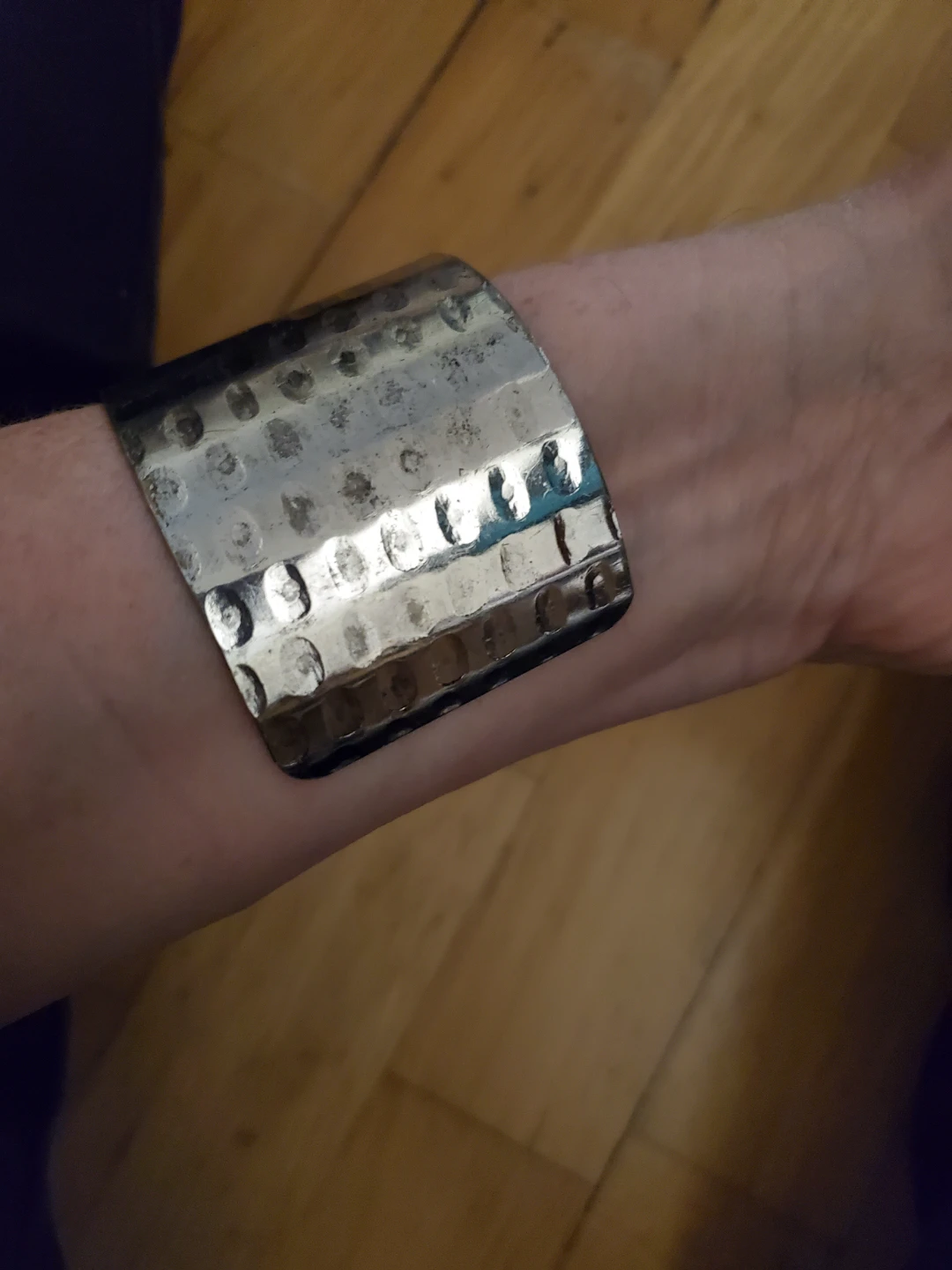 Silver tone cuff bracelet with geometric cutout - photo 4