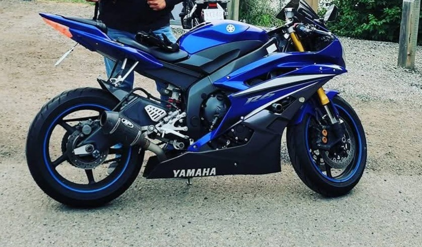 Blue Yamaha R6 Sportbike Motorcycle - photo 3