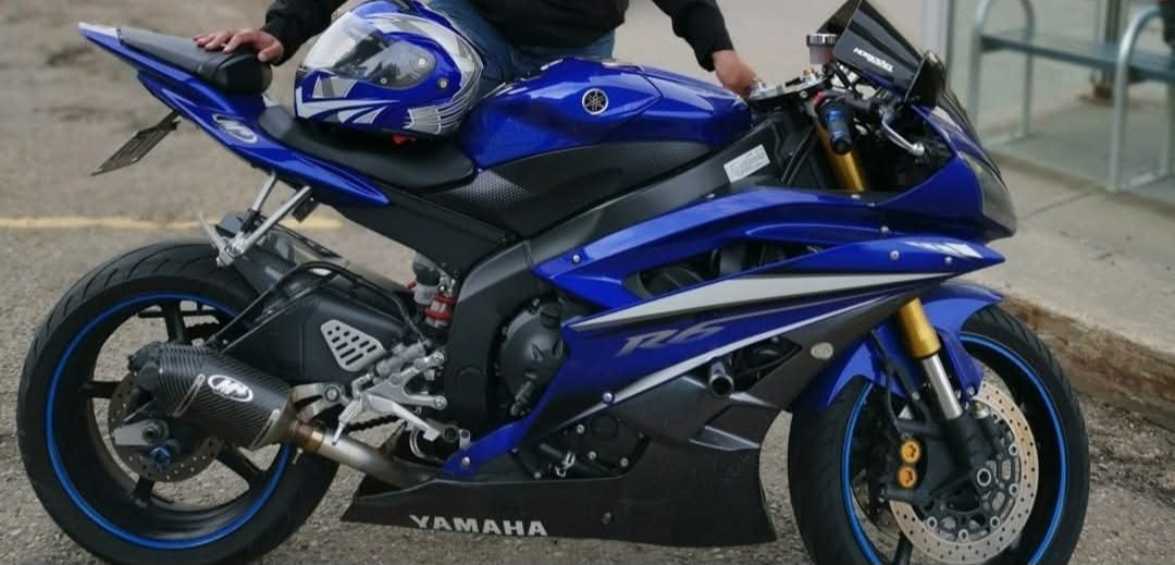 Blue Yamaha R6 Sportbike Motorcycle - photo 4