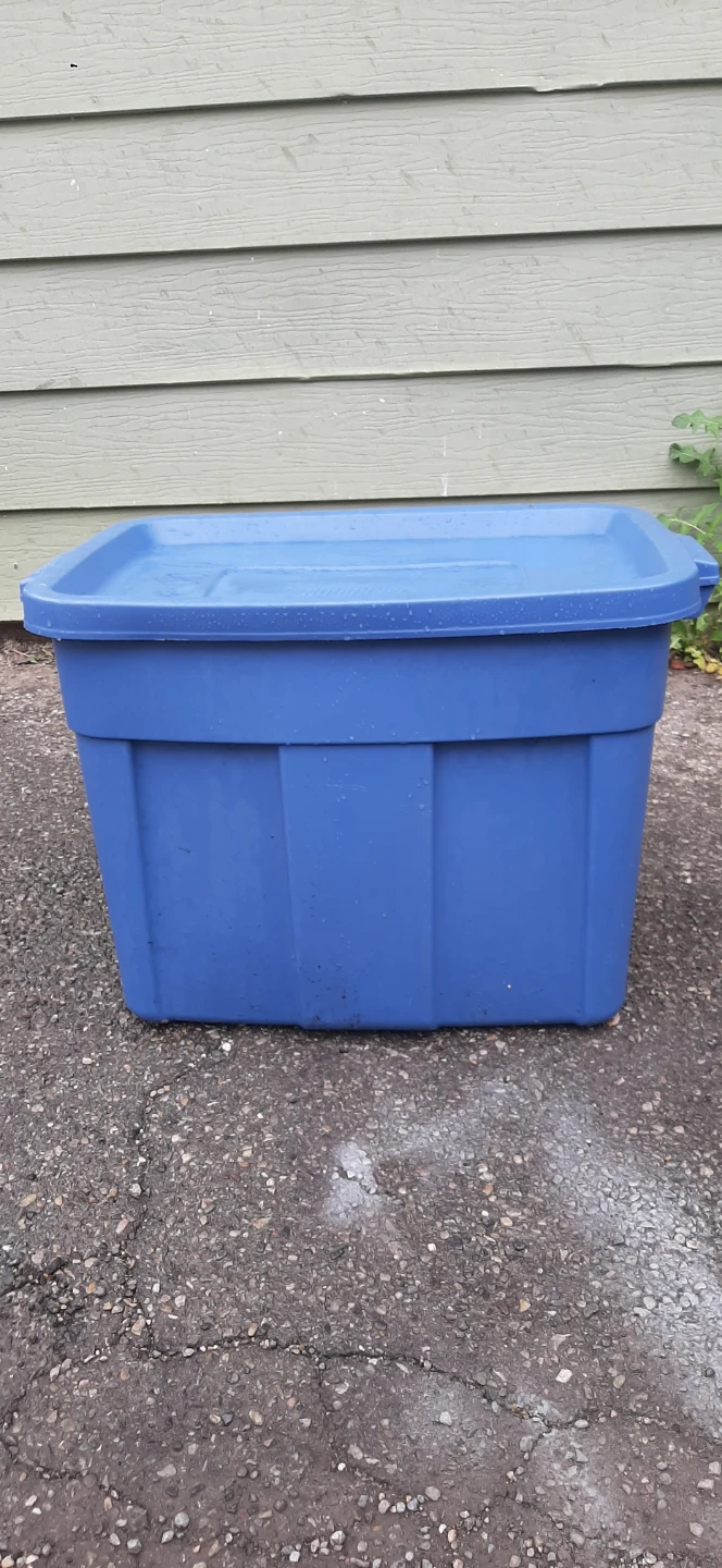 Rubbermaid Roughneck Storage Tote - 18 Gallon / 68 L