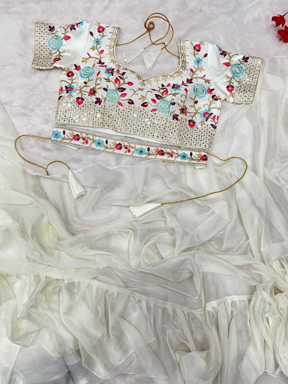 White embroidered lehenga sari with ruffled detailing - photo 2