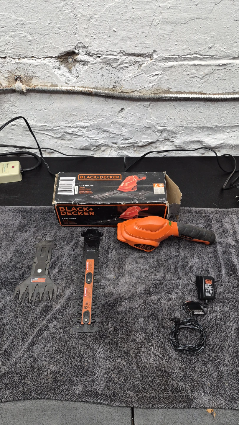 BLACK+DECKER Lithium 2-in-1 Cordless Hedge Trimmer/Shrubber