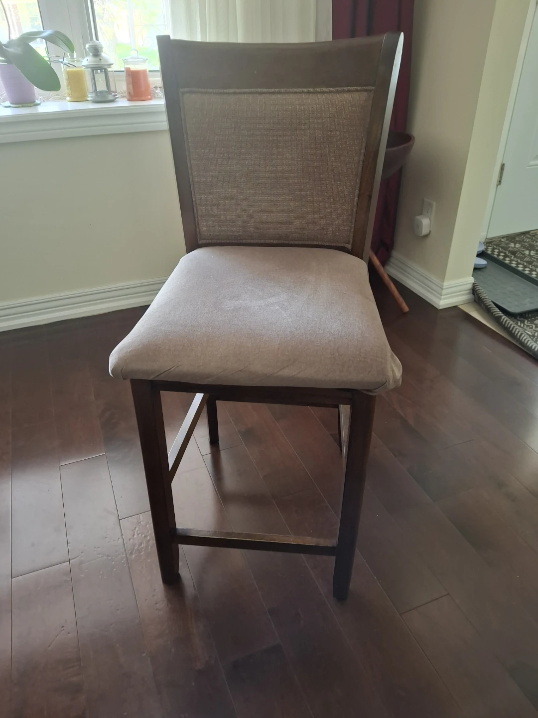 4 Wooden Bar Stool with Upholstered Seat