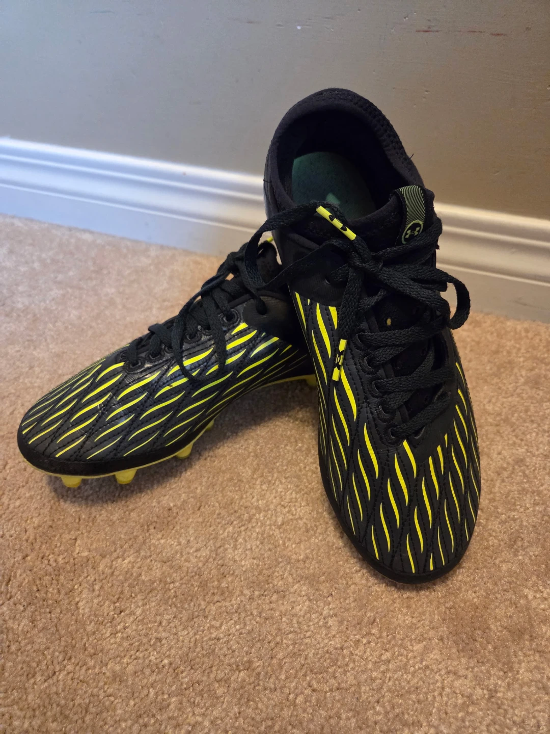 Under Armour Black & Yellow Soccer Cleats Size 5Y - photo 2
