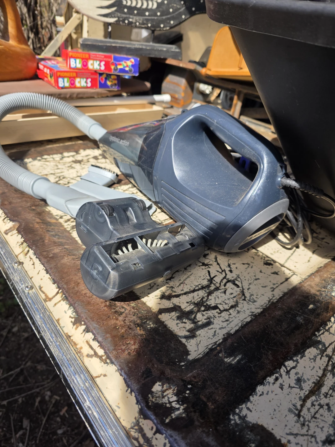 Black+Decker Dustbuster Handheld Vacuum - photo 2