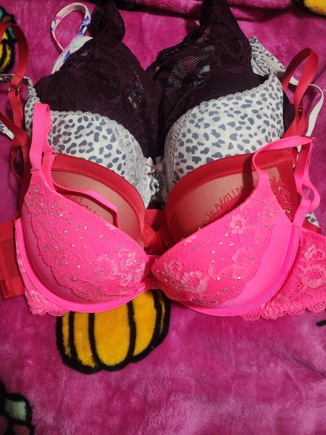 Bundle of Victoria's Secret bras.