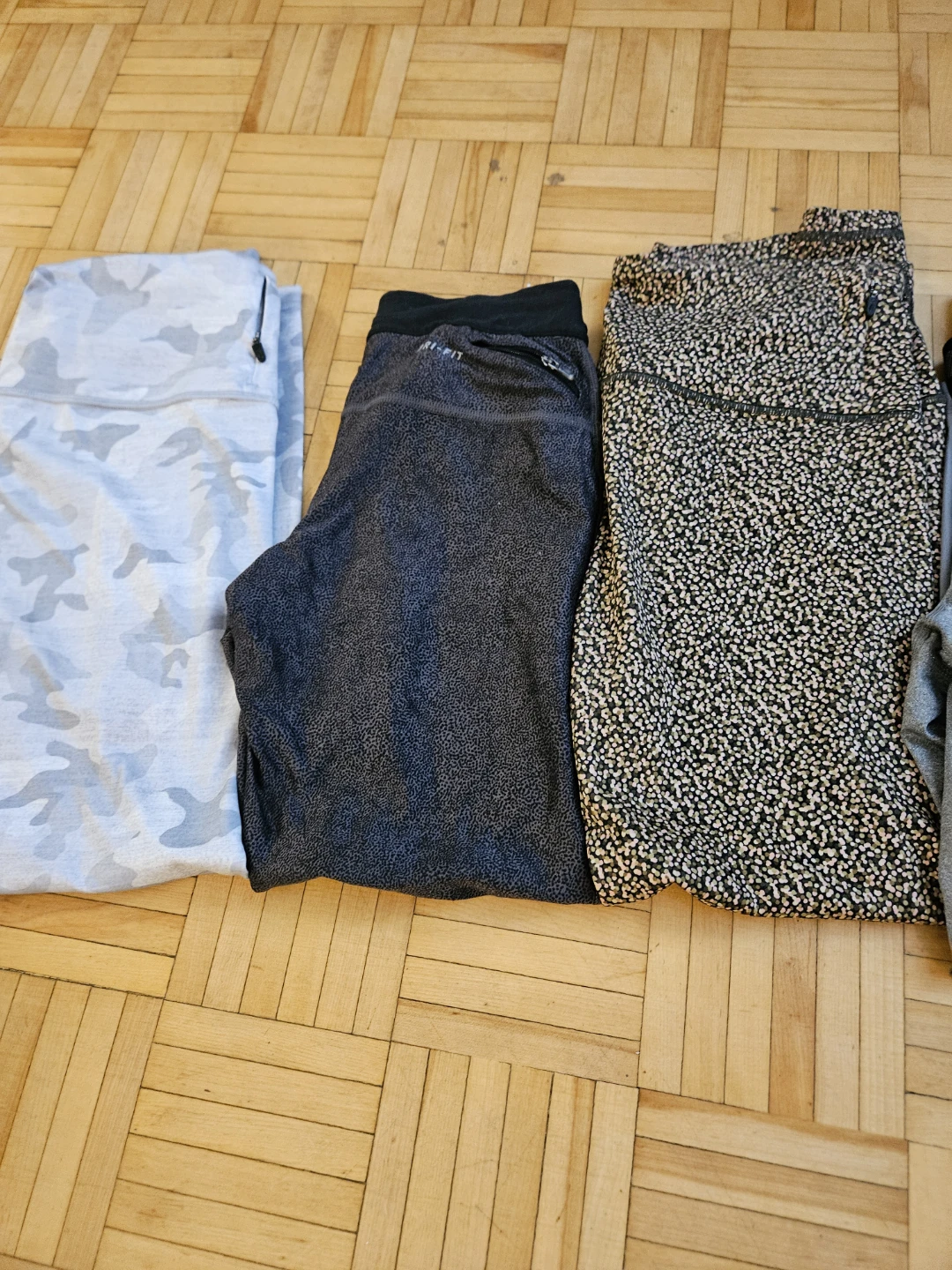 Bundle of 5 Athletic Leggings - photo 3