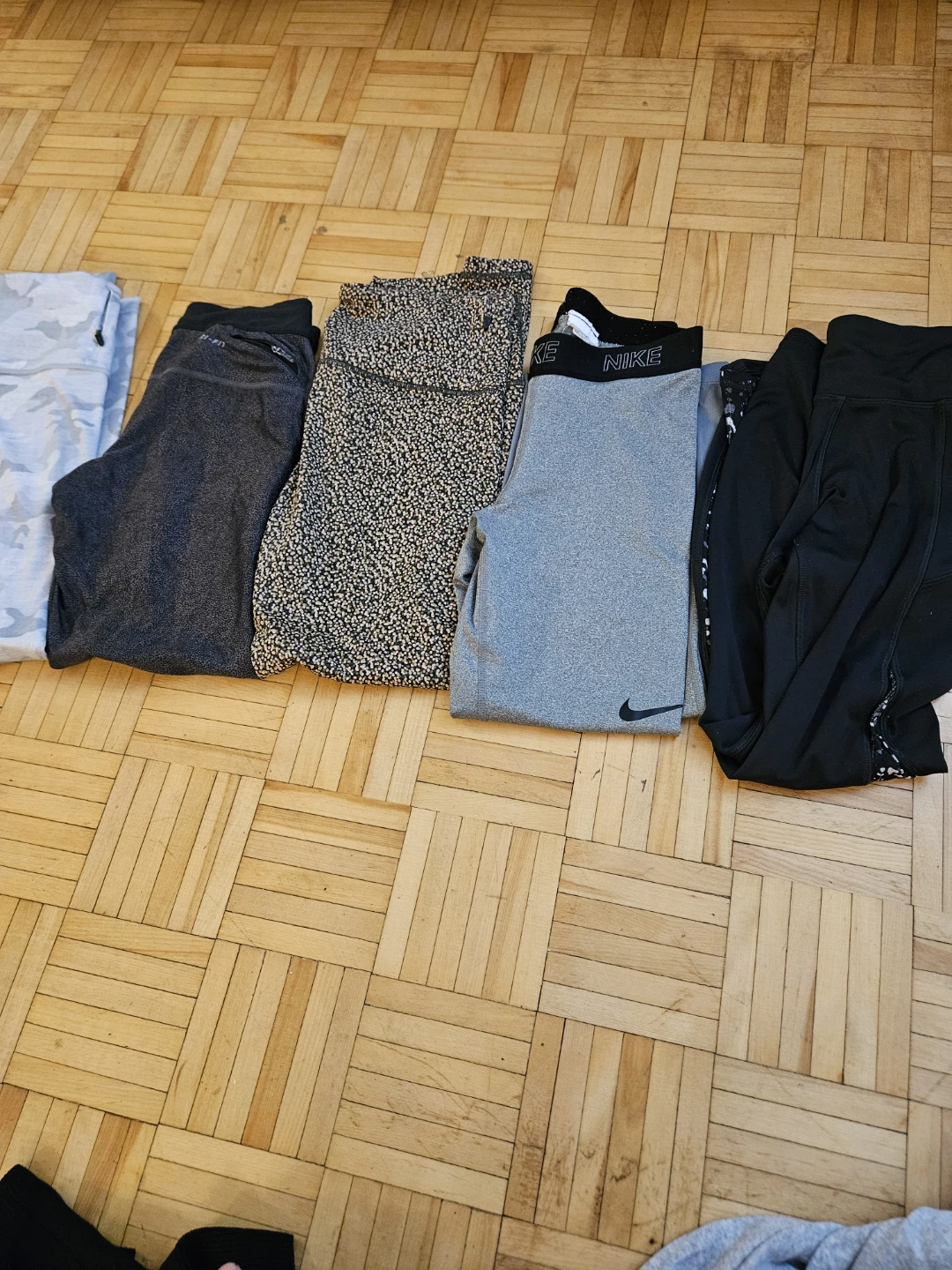 Bundle of 5 Athletic Leggings - photo 4