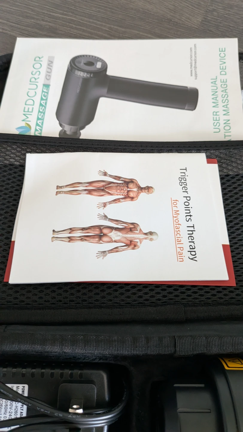 MEDCURSOR Massage Gun with 6 Attachments & Case – Like New - photo 3