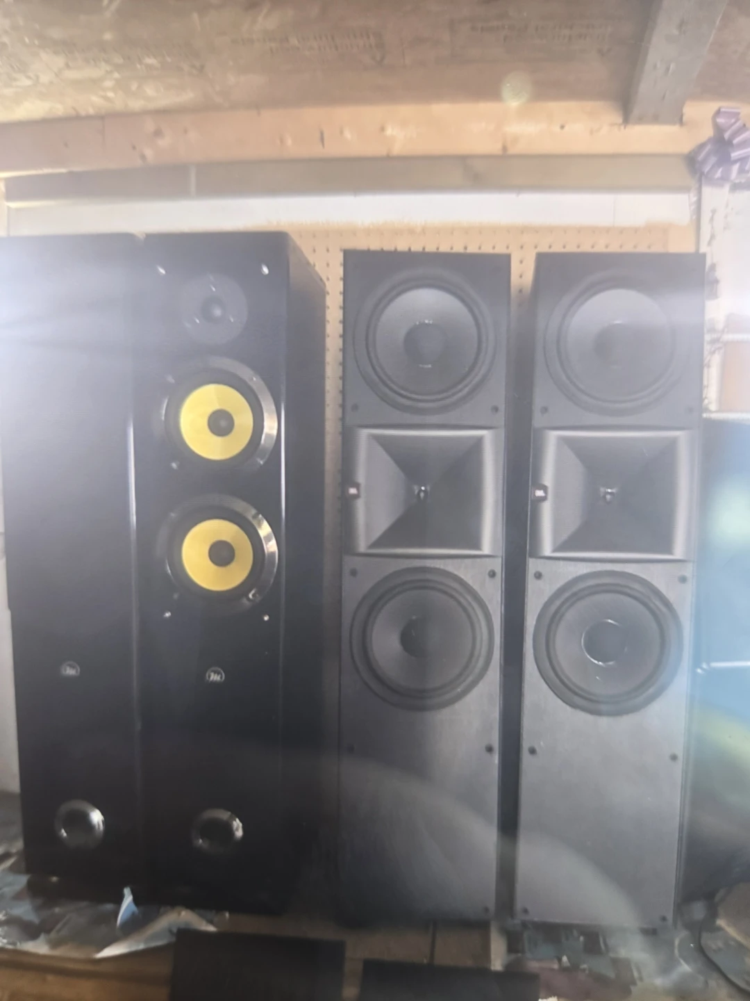 Set of 3 floor standing speakers