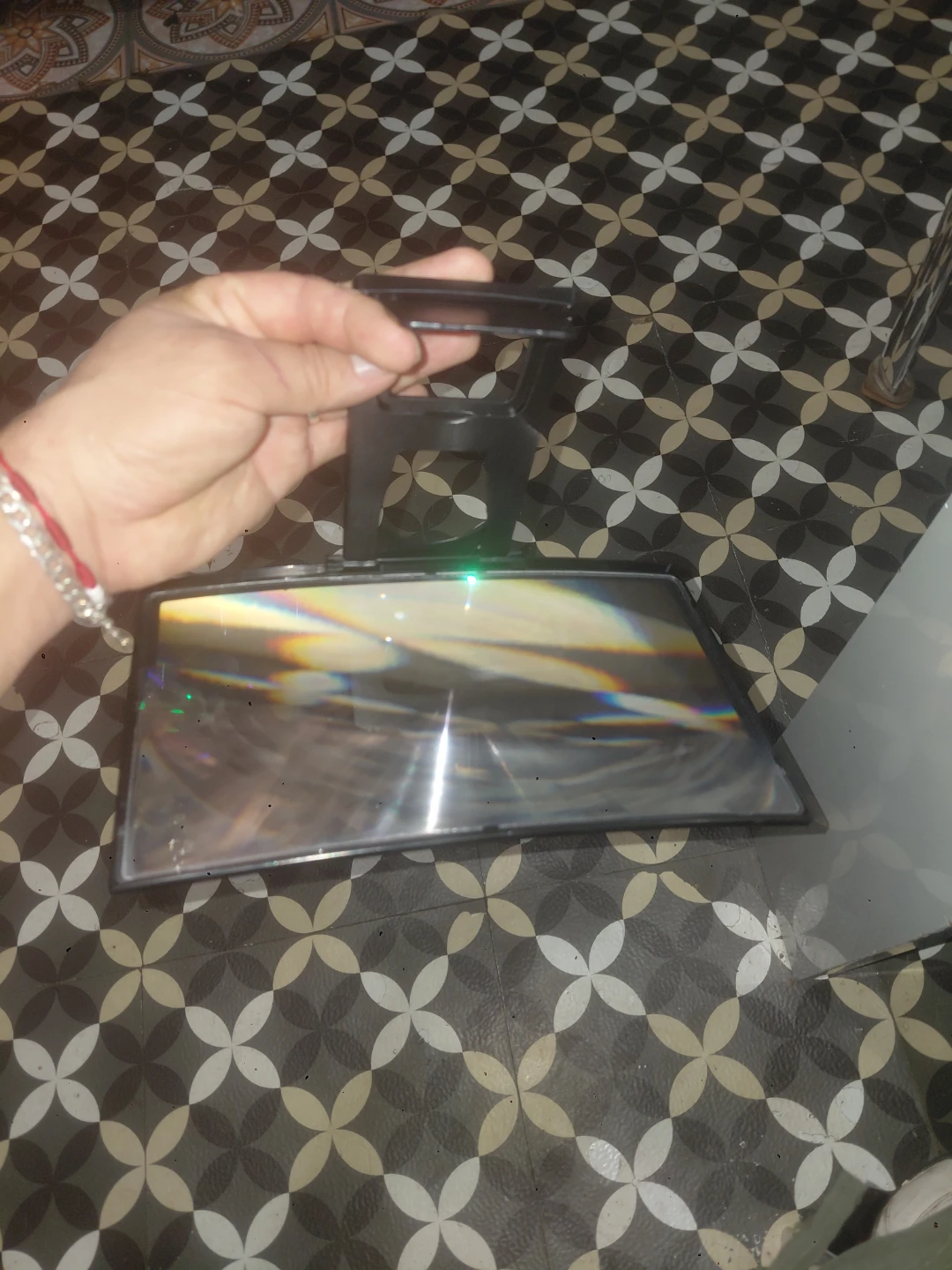 Smartphone Screen Magnifier with Stand - photo 5