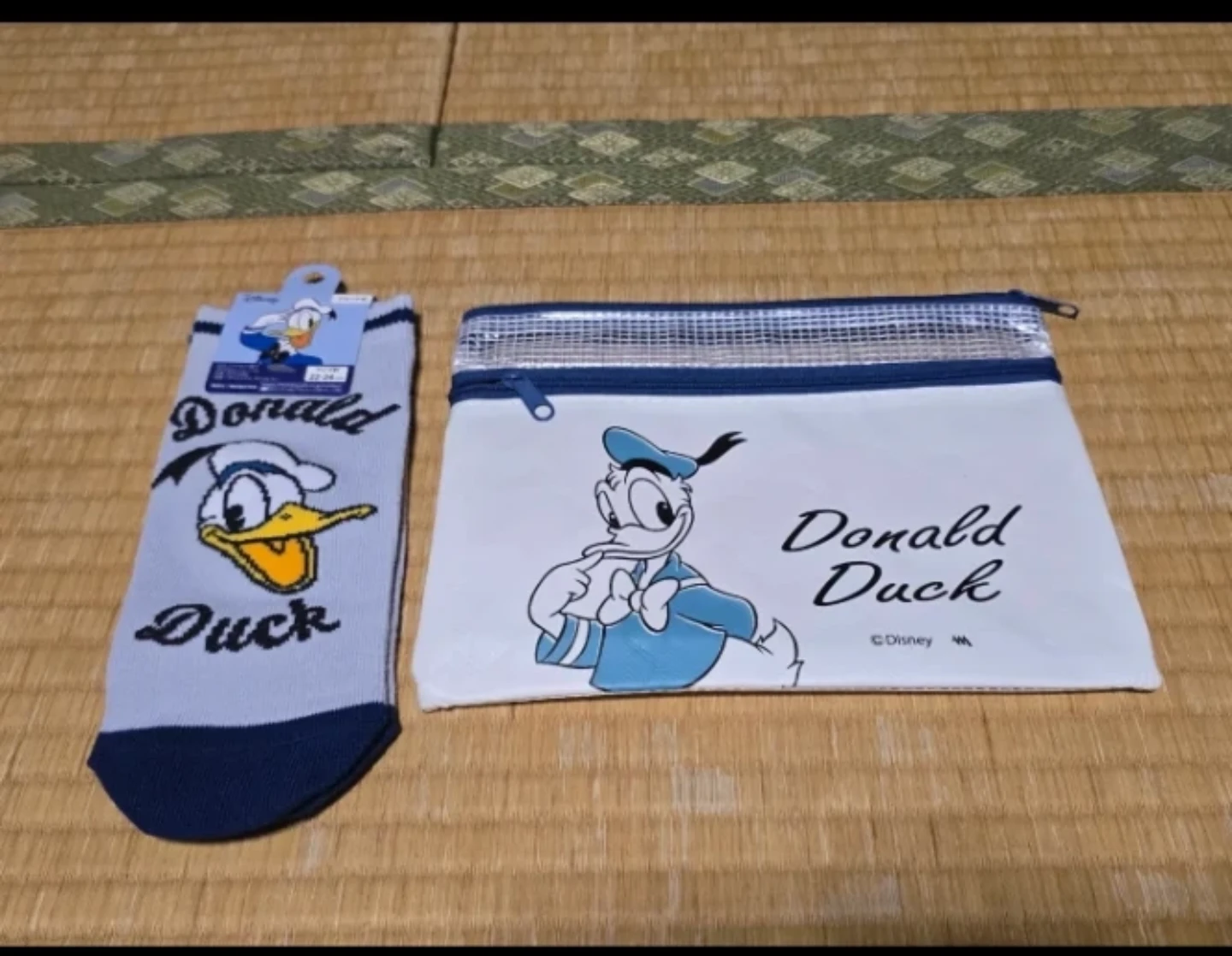 TRAVEL SALE !Donald Duck Socks and Pouch Set Japan - photo 5