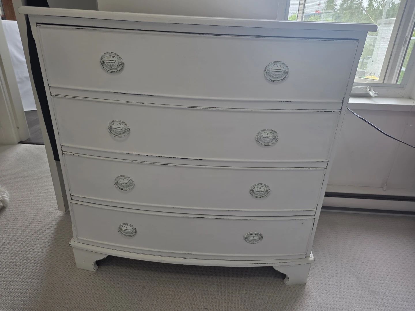 Shabby chic dresser and 2 night stands. - photo 5