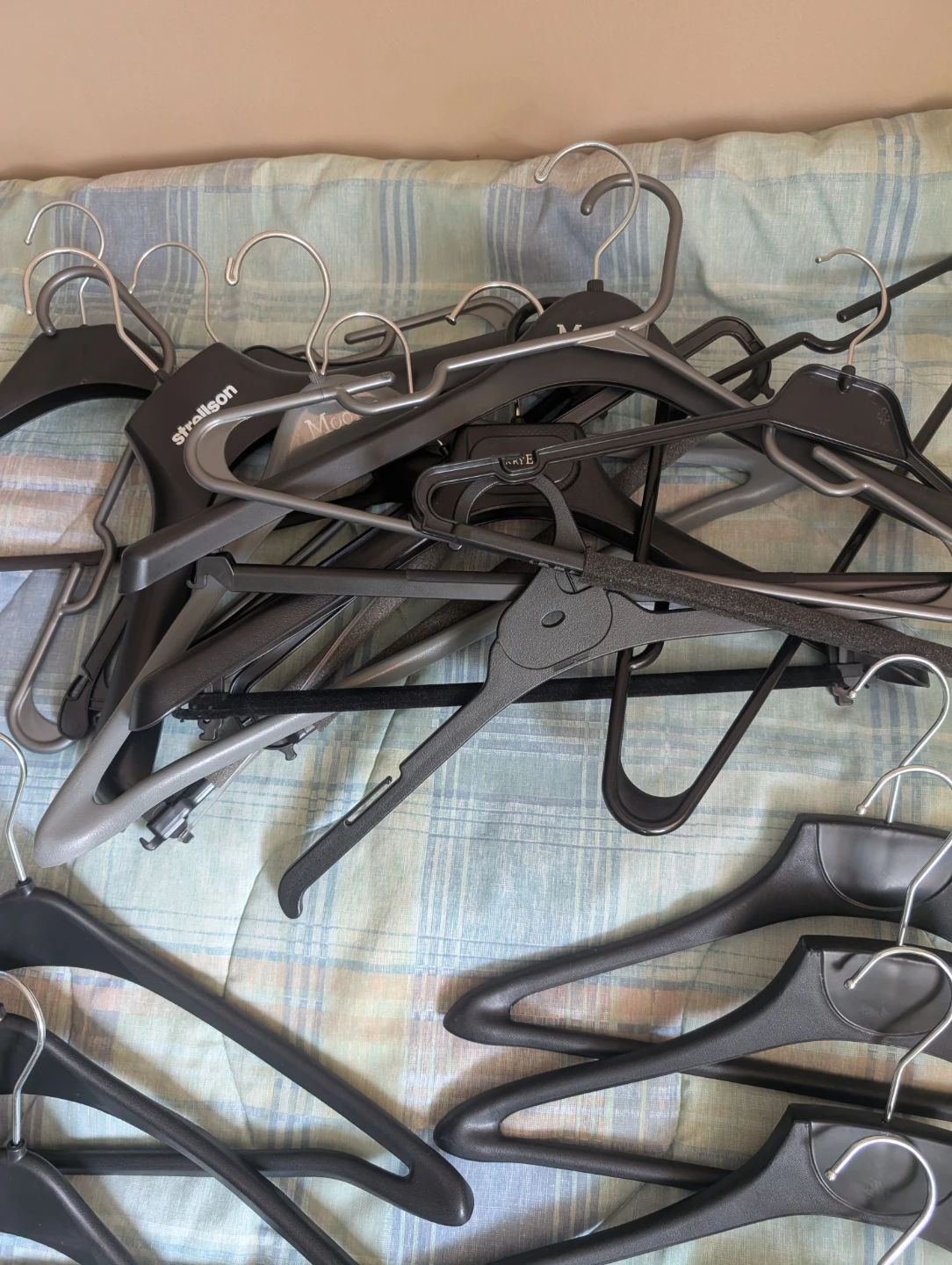 Lot of 20+ Black Plastic Clothes Hangers - photo 5