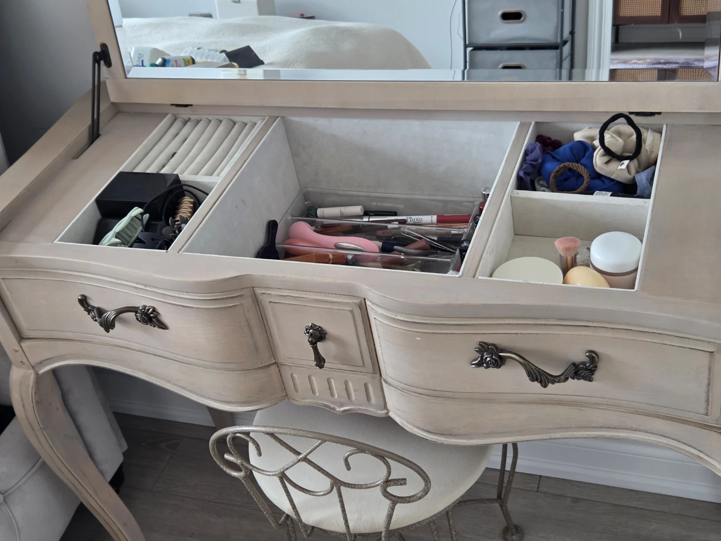 Vintage Vanity Table with Stool - photo 5