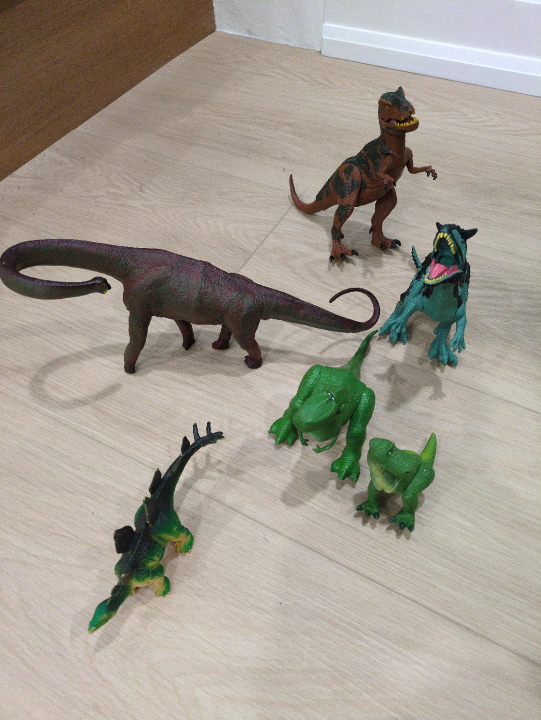 Set of 6 Plastic Dinosaur Figurines