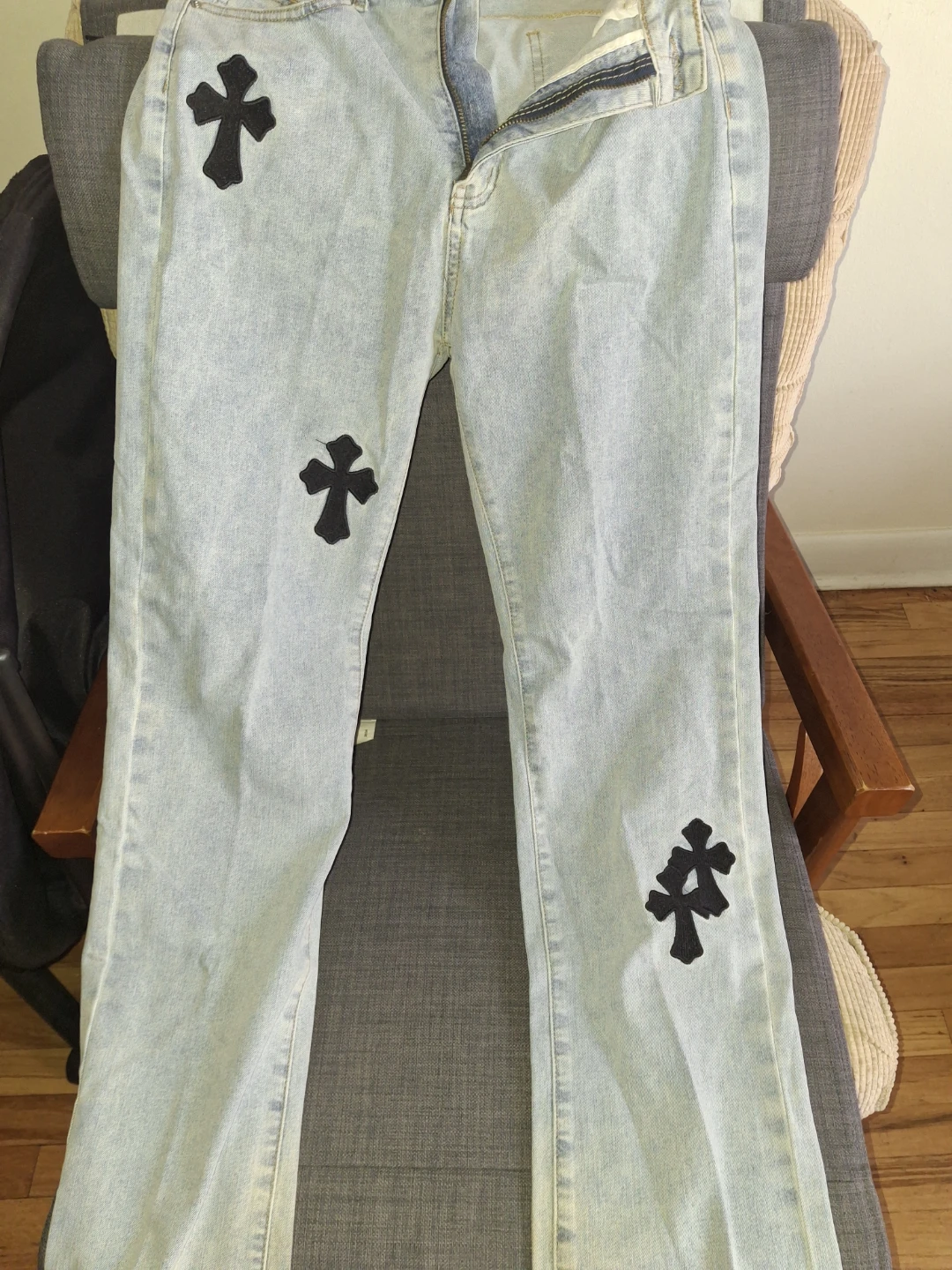 Light Wash Denim Jeans with Cross Appliqués Size M