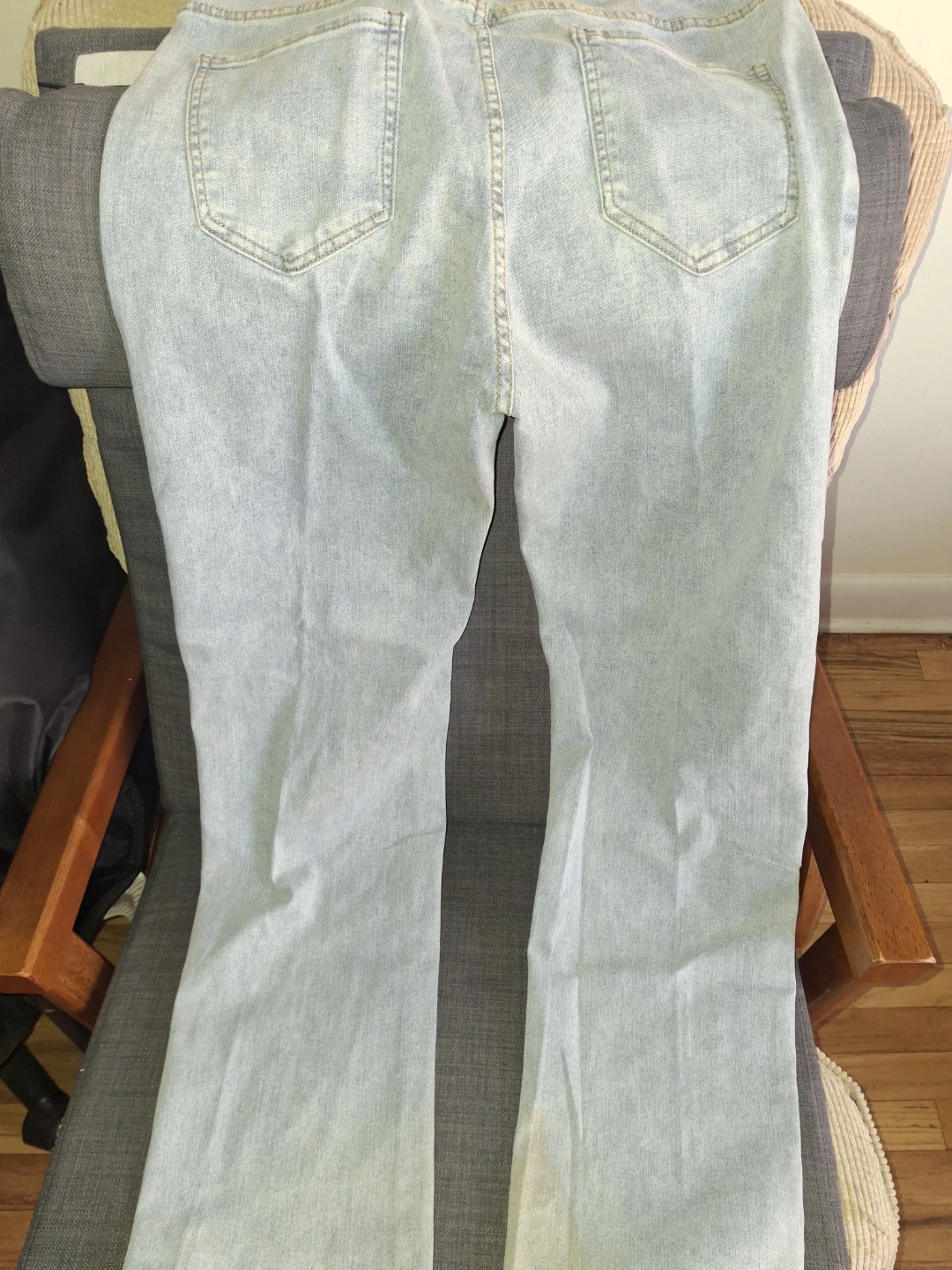 Light Wash Denim Jeans with Cross Appliqués Size M - photo 3