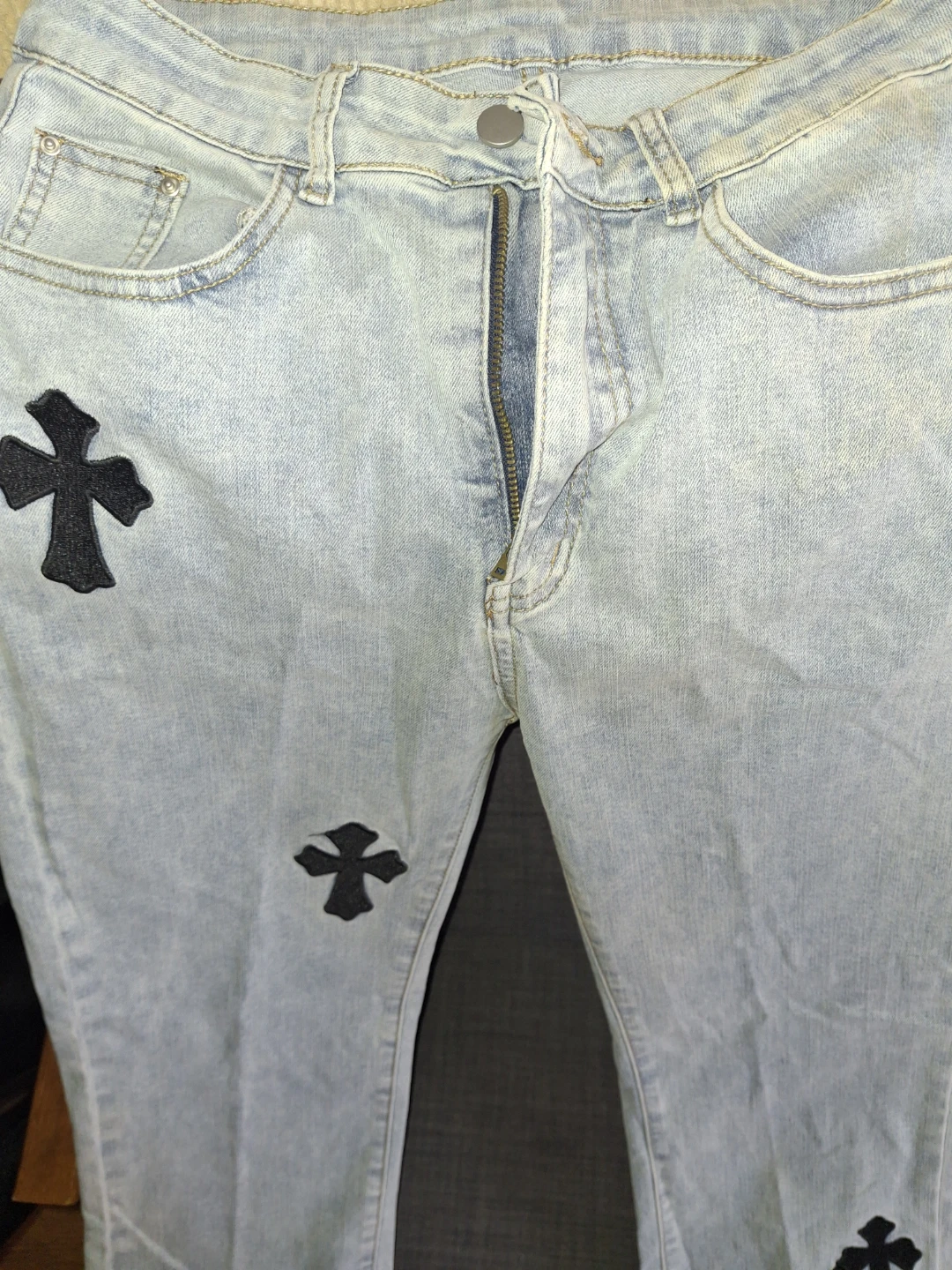 Light Wash Denim Jeans with Cross Appliqués Size M - photo 4