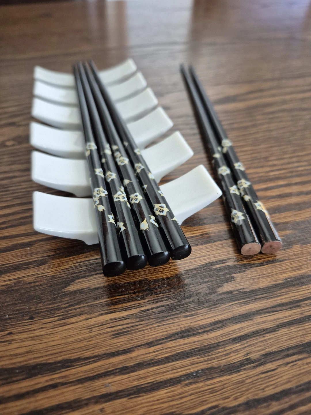 Chopstick Rests (White Porcelain) ➕ Free bonus Chopsticks