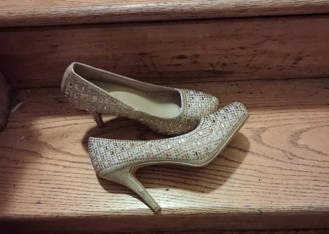 Sparkly Gold Heels, Size 9