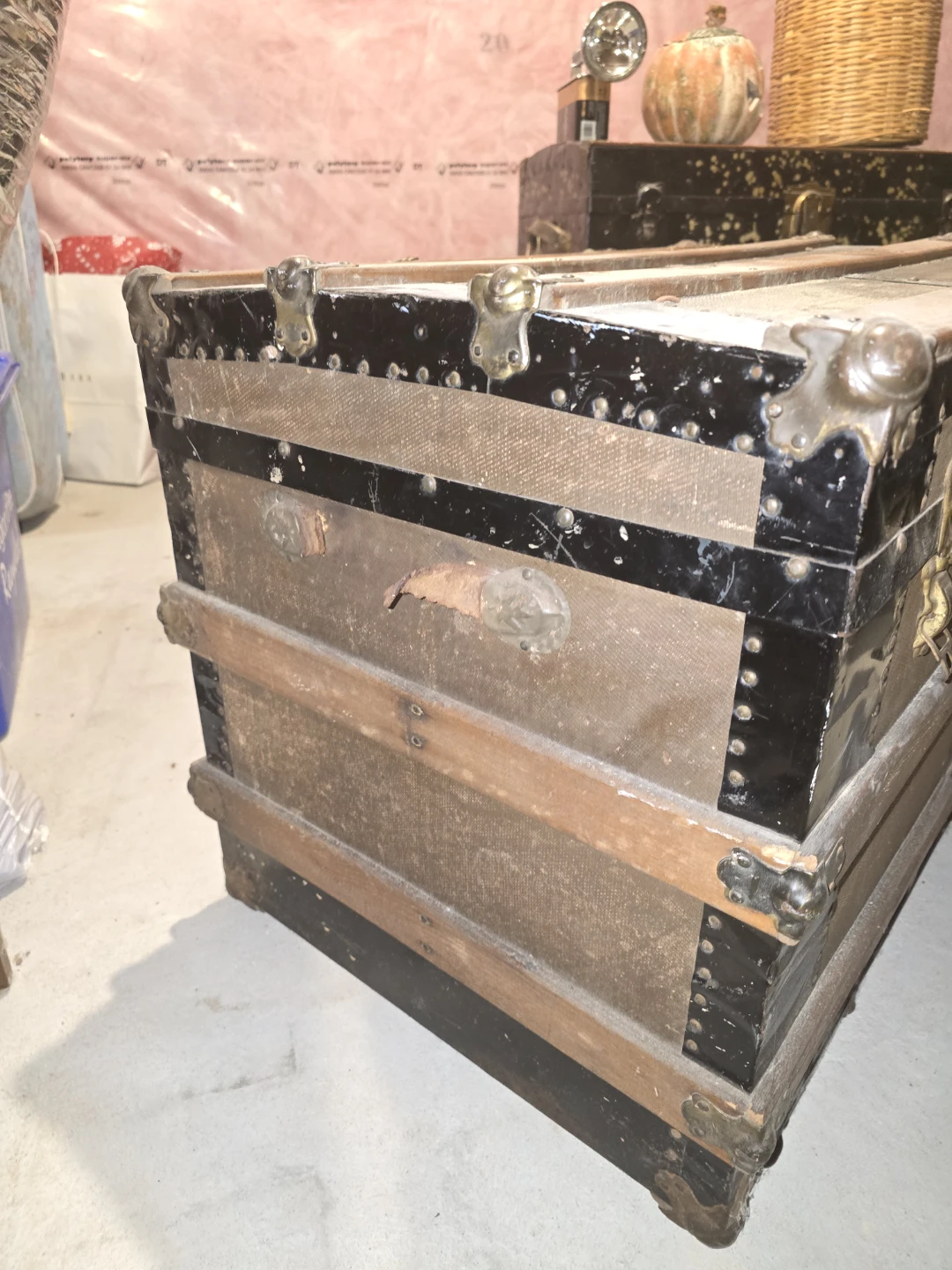 Antique steamer trunk - photo 2